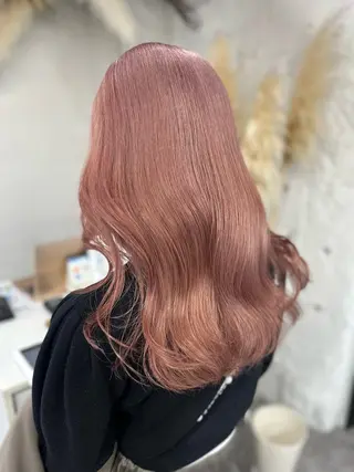 ロング riah  【リア】所属・瀧優華白髪ぼかし 大人レイヤー🩵のヘアスタイル