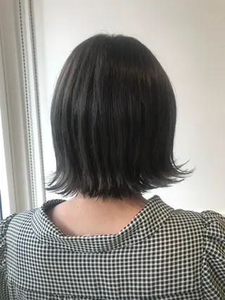 ミディアム カラー 小栗 麻衣のヘアスタイル