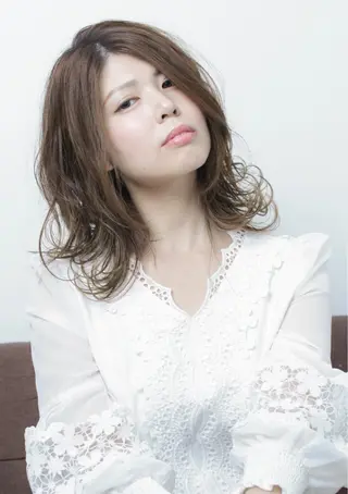 セミロング ブリーチ・縮毛矯正 特化 山下良孝✂️のヘアスタイル