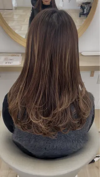 ロング 川下 葉音のヘアスタイル