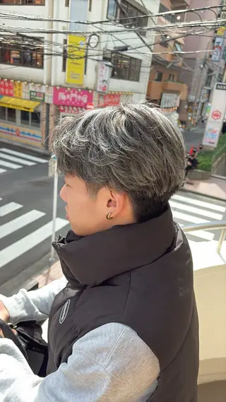 カラー メンズ メンズ特化シャドウパ ーマラウンドマッシュのヘアスタイル