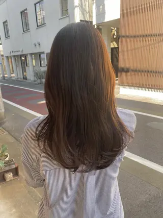 セミロング AYANO ／レイヤー／オリーブのヘアスタイル