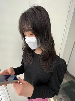 セミロング カラー 韓国🇰🇷レイヤー 映える顔周り🩷のヘアスタイル