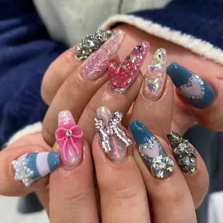 ネイル Shiori･:* 💫のネイルデザイン