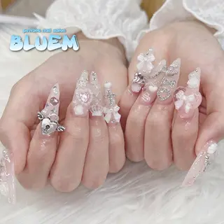 ネイル BLUEM なな🐶のネイルデザイン