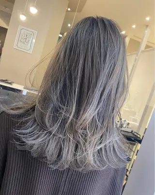 セミロング カラー ハイトーンヘア/ 島崎　タクミのヘアスタイル