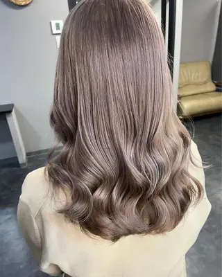 ミディアム カラー レイヤーカット/ miranのヘアスタイル