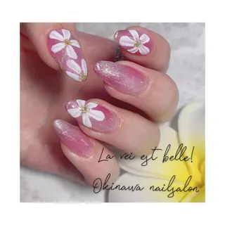 セミロング アトリエ ラヴィエベルのネイルデザイン