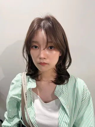 ミディアム ミカ/名駅/レイヤー /ブリーチなしカラーのヘアスタイル