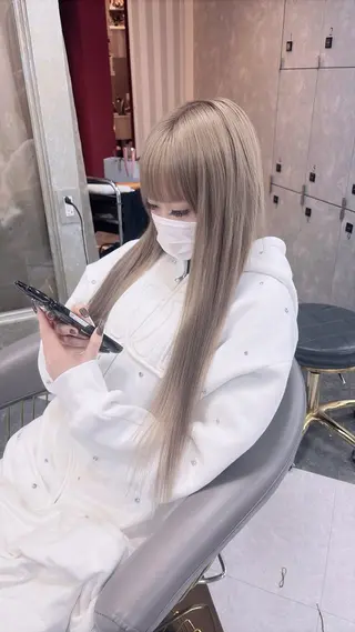 ロング 心斎橋/プルエクステ ハイトーン/カットのヘアスタイル