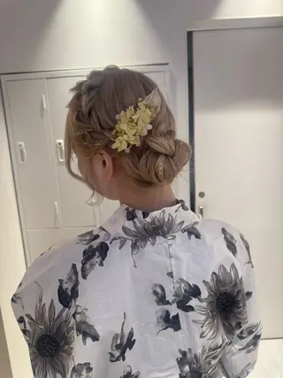 ヘアアレンジ Ami/艶カラー/ レイヤー/ハイトーンのヘアスタイル