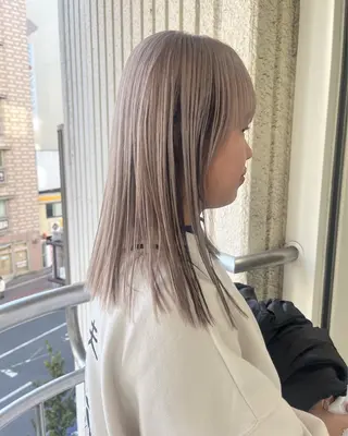 セミロング カラー ハイトーン🦢 Natsumiのヘアスタイル