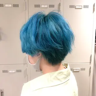 ショート カラー ハイトーン×レイヤー カットTAKUMIのヘアスタイル