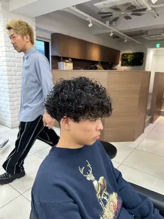 ショート パーマ メンズ フェザーパーマ職人 🪶ryosukeのヘアスタイル