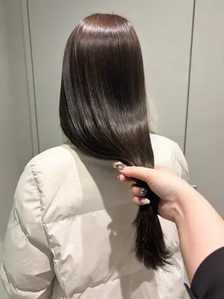 ロング 西山 奈那のヘアスタイル