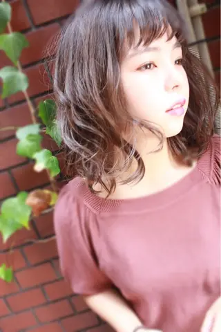 ミディアム カラー パーマ ネイル tuuli トゥーリのヘアスタイル