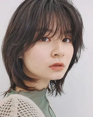 ミディアム カラー ホリウチ ユキエのヘアスタイル