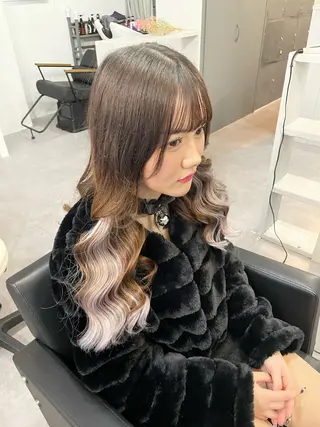 ロング Cielro/ダブル カラー/西田咲希のヘアスタイル