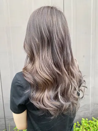 ロング カラー 山西 真琴のヘアスタイル
