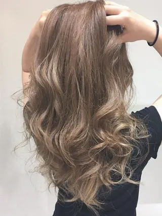 カラー フェザー/波巻き 雫石大夢のヘアスタイル