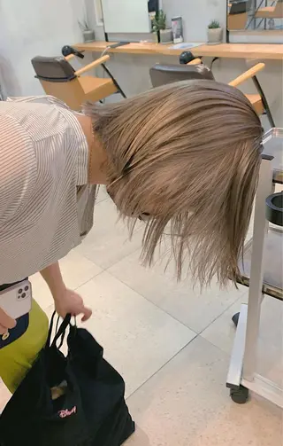 ショート カラー ヘアアレンジ メンズ キッズ ネイル マツエク・マツパ ハイトーンボブ 前田 表参道 グレージュのヘアスタイル