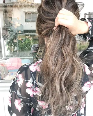 ロング カラー ヘアアレンジ Mariana/ 鶴原-ハイライトのヘアスタイル
