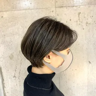 ショート カラー コバヤシ リョウのヘアスタイル
