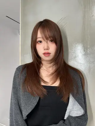ロング カラー レイヤーカット 透明感カラーのヘアスタイル
