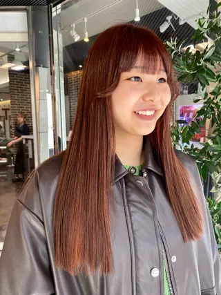 セミロング カラー 髪質改善 ネイル コトミ🐸のヘアスタイル