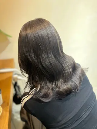 ミディアム 塩川ももこ/ 自然な縮毛矯正のヘアスタイル