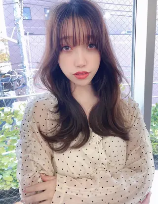 ロング レイヤーカット、 大人可愛い　中村美羅のヘアスタイル