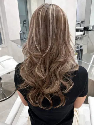 ロング sera 🎀海外ハイライトのヘアスタイル