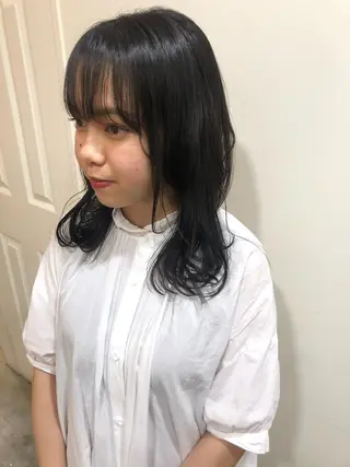 ミディアム カラー MIOベージュカラー 柔らかいカラーのヘアスタイル