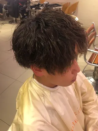 パーマ メンズ 推しカラー オタク美容師 山本のヘアスタイル