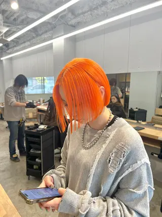 ショート カラー ブリーチ毛の縮毛矯正 ハイトーン/岡本智樹のヘアスタイル
