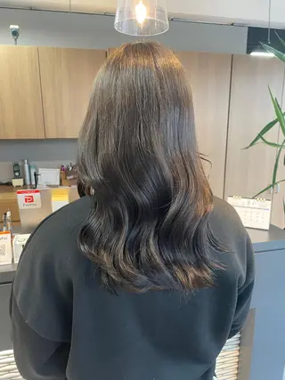セミロング カラー マキノ キョウカのヘアスタイル