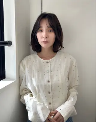 ミディアム カラー 小顔カット/ 透明感カラー/阪本桃のヘアスタイル
