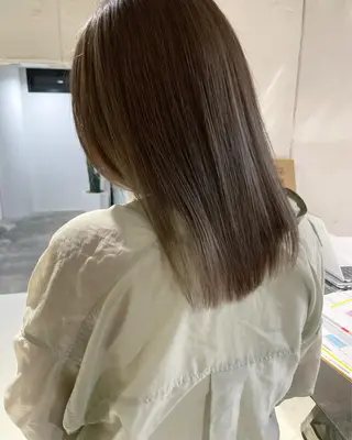 セミロング カラー 透明感カラー/顔周り レイヤー/髪質改善のヘアスタイル