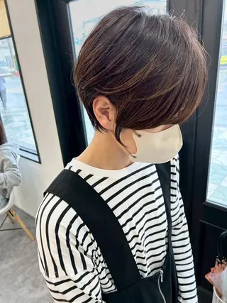 ショート カラー ヘアテラス エムナラテンのヘアスタイル