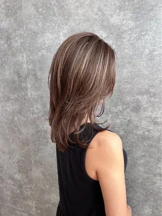 セミロング 峯 琴奈のヘアスタイル