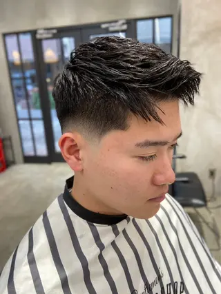 ショート ⚡メンズパーマフ ェードカットTomyのヘアスタイル