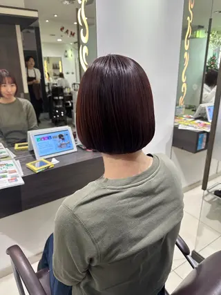 ミディアム レイヤー 艶々カラーのヘアスタイル
