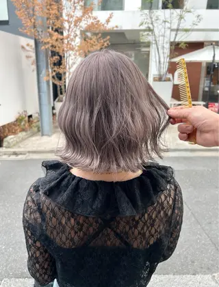 ショート カラー ハイトーンボブ 前田 表参道　グレージュのヘアスタイル