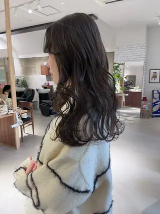 ロング Yui⭐️ 透け感カラーのヘアスタイル