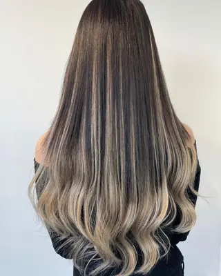 ロング カラー 🍑🧋ハイトーン 暖色カラーlucaのヘアスタイル