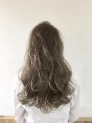 ロング 吉田裕太/ハイライト ダブルカラーのヘアスタイル