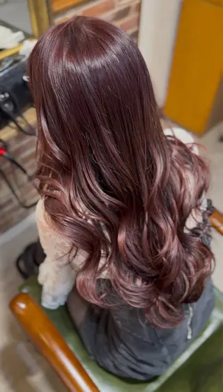 ロング 飯星慧斗 /ブリーチ、縮毛矯正のヘアスタイル