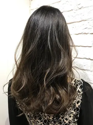 セミロング カラー UMEDA FIGAROのヘアスタイル