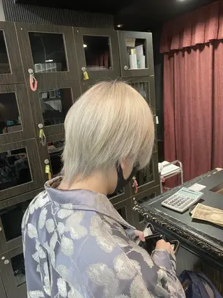 カラー メンズ ホワイト系はお任せ /ブリーチ/店長岩崎のヘアスタイル