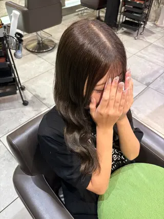 ロング ｶﾉ / 艶カラー/レイヤーのヘアスタイル